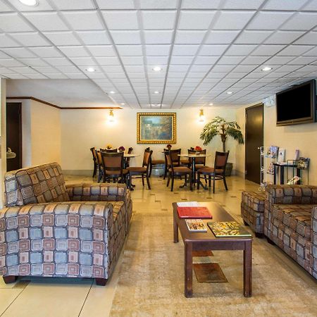 Jax Airport Hotel Jacksonville Buitenkant foto